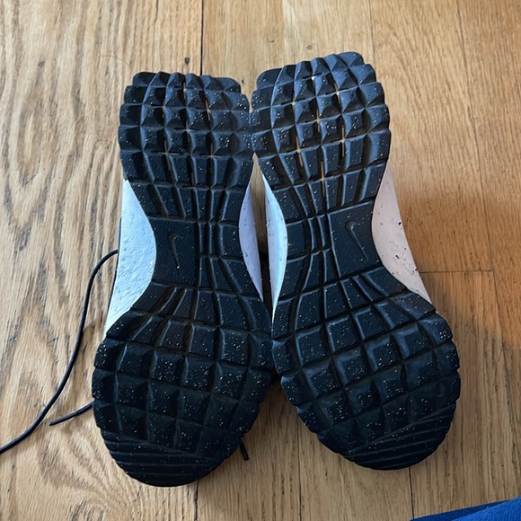 Like New Black Nikes - Picture 4 of 6